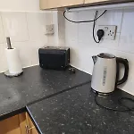 Go Big ! Entire Cozy House For Max 8 People Near Center * Manchester