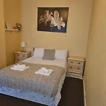 Go Big ! Entire Cozy House For Max 8 People Near Center * Manchester