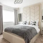 Ferienhaus Luxury 3 Bed House Old Trafford