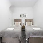 Modern 3br Sleeps 7 Fast Wifi Perfect For Long