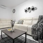 Stylish5 Bed By Etihad And Coop Live Holiday home Manchester