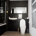 Apartmán Luxury 2 Bedroom And Bathroom In With Balcony *