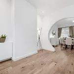 بيت للعطل Blissful Breaks Near Old Trafford Stadium *