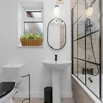 بيت للعطل Blissful Breaks Near Old Trafford Stadium *