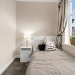 Blissful Breaks Near Old Trafford Stadium * مانشستر