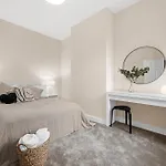 بيت للعطل Blissful Breaks Near Old Trafford Stadium *