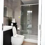 Apartmán Luxury 2 Bedroom And Bathroom In With Balcony