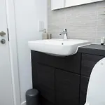 Luxury 2 Bedroom And Bathroom In With Balcony * Manchester