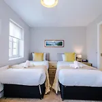 Charming Townhome Retreat, Close To * Manchester