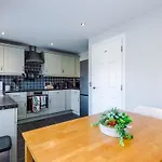 Casa de Férias Charming Townhome Retreat, Close To Manchester