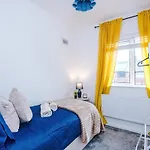アパート Stunning In Altrincham, Large Driveway, Sleeps 7, Perfect For Groups マンチェスター