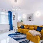 アパート Stunning In Altrincham, Large Driveway, Sleeps 7, Perfect For Groups マンチェスター