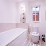 Charming 1br House In Eccles With Free Parking Prázdninový dům