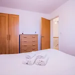 Charming 1br House In Eccles With Free Parking *