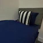 Cozy 5-bed Caldecott Stays-sleep 6 Tatil Evi *