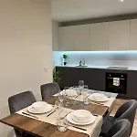 Spacious Terrace Gym Free Parking *