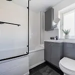 Stylish 2br Near Mcr Airport