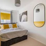 Апартаменты Stylish 2br Near Mcr Airport Манчестер