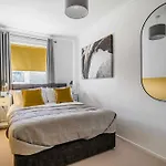 Stylish 2br Near Mcr Airport *