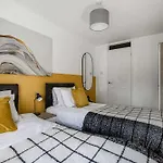 Stylish 2br Near Mcr Airport Манчестер