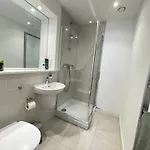 Bee Gateway - Work N Relax 500mbps Wifi And Netflix - With Paid Parking And Balcony Manchester