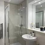 Daire Bee Gateway - Work N Relax 500mbps Wifi And Netflix - With Paid Parking And Balcony