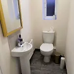 Stylish House Retreat In * Manchester