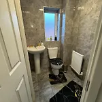 Stylish House Retreat In * Manchester
