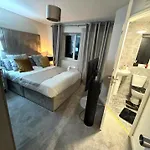 Stylish House Retreat In Manchester