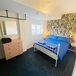 Cool, Calm & Connected * مانشستر