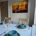 Large 3 Bed - Coop Live -free Parking Apartment *