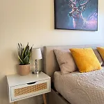 Large 3 Bed - Coop Live -free Parking Apartment