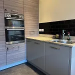 Large 3 Bed - Coop Live -free Parking Apartment *