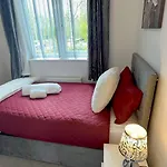 Contractor Stays, Fast Wifi, Free Parking, Work