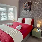 Contractor Stays, Fast Wifi, Free Parking, Work *