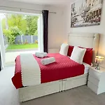 Contractor Stays, Fast Wifi, Free Parking, Work