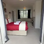 Contractor Stays, Fast Wifi, Free Parking, Work