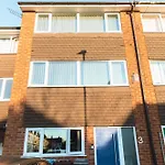 Forest View- Oasis Mural -didsbury Zen Sleeps 10 Semesterbostad Manchester