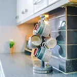 Apartment Huge 5 Bedroom Townhouse In Salford, Free Parking, Sleeps Up To 11 Guests Manchester