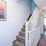 Huge 5 Bedroom Townhouse In Salford, Free Parking, Sleeps Up To 11 Guests Apartment