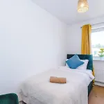 Huge 5 Bedroom Townhouse In Salford, Free Parking, Sleeps Up To 11 Guests *