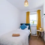 Huge 5 Bedroom Townhouse In Salford, Free Parking, Sleeps Up To 11 Guests Apartment Manchester