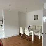 Semesterbostad Spacious 3 Bed With Driveway