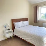 Spacious 3 Bed With Driveway *