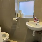 Spacious 3 Bed With Driveway Semesterbostad