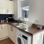 Spacious 3 Bed With Driveway Semesterbostad *