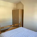 Semesterbostad Spacious 3 Bed With Driveway *