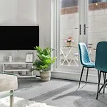 Old Trafford With Free Parking * Manchester