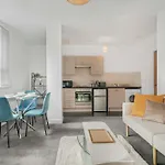 Old Trafford With Free Parking * Manchester