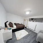 The Ruby Haven, Didsbury - 15mins To Airport - Opp The Christie's Nhs - Sleeps 5 Apartmán Manchester